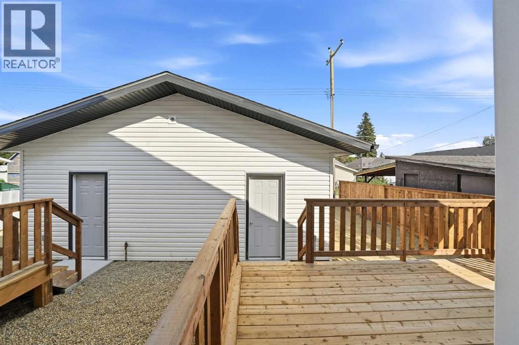 Listing photo – 5131 52 Street, Lacombe