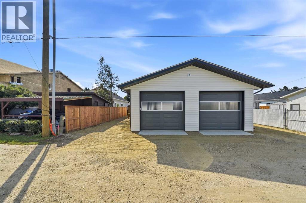 Listing photo – 5131 52 Street, Lacombe