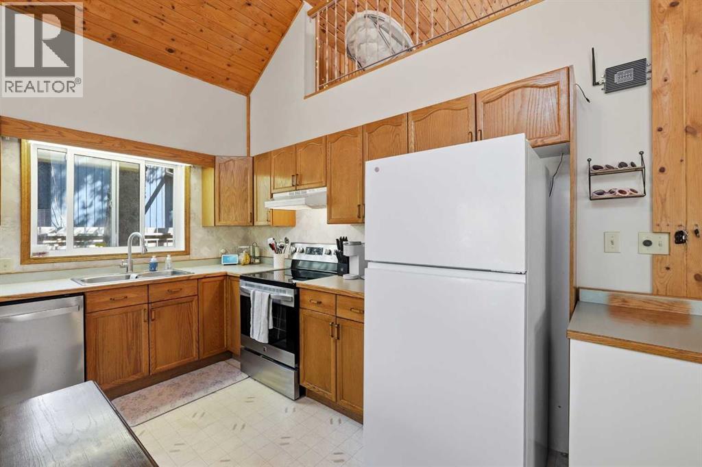Listing photo – 91 Oliver Avenue, Gull Lake