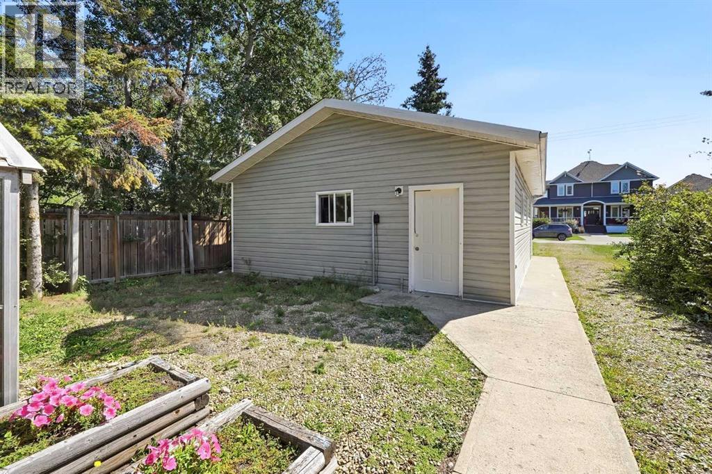 Listing photo – 91 Oliver Avenue, Gull Lake