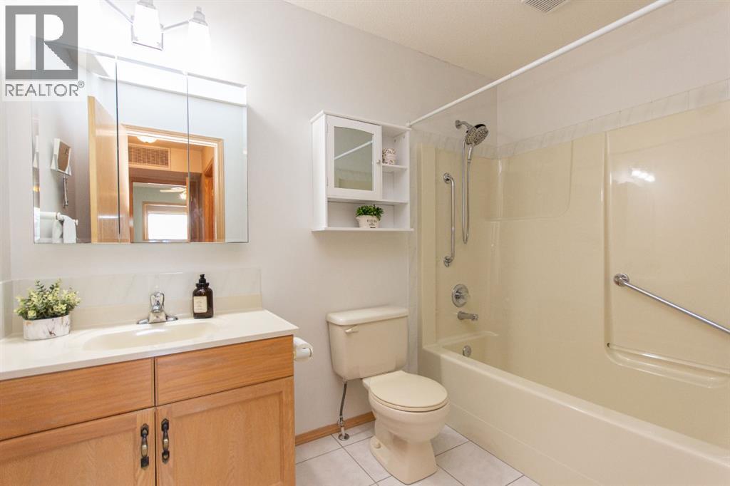Listing photo – 22 Dale Close, Red Deer