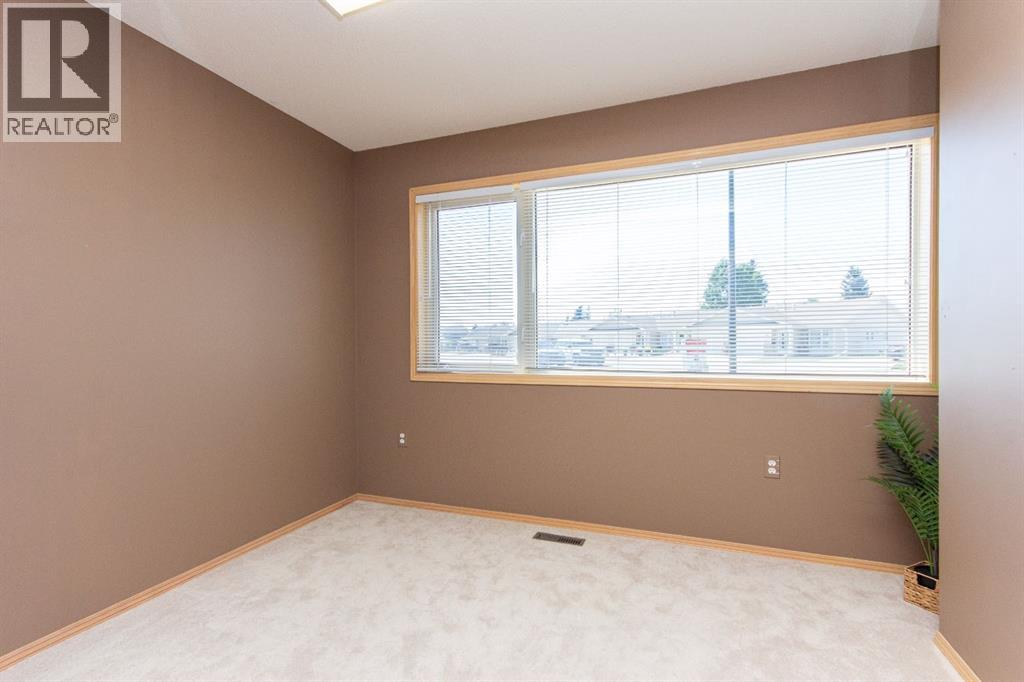 Listing photo – 22 Dale Close, Red Deer