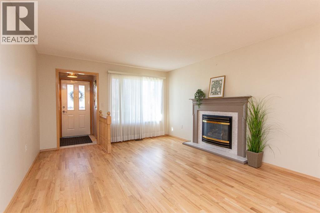 Listing photo – 22 Dale Close, Red Deer