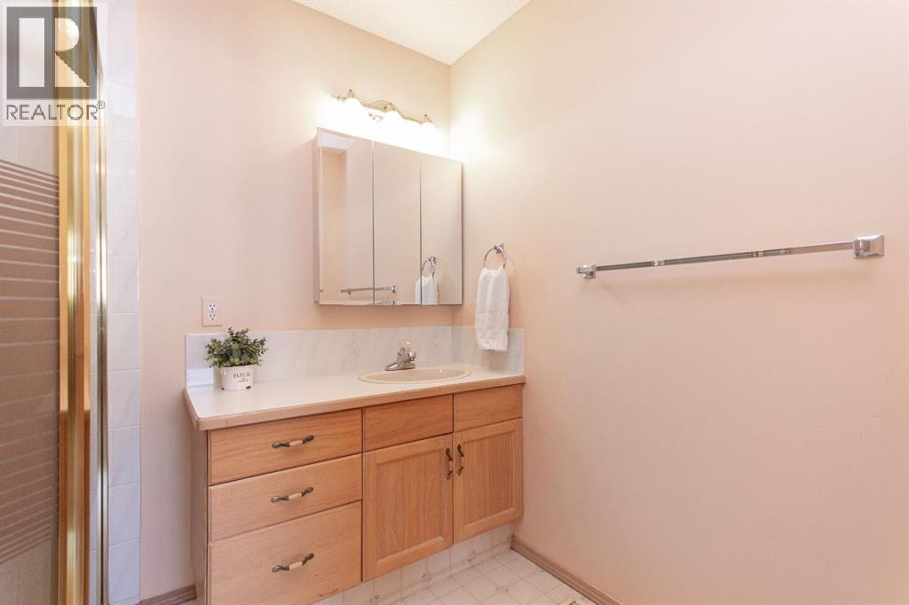 Listing photo – 22 Dale Close, Red Deer