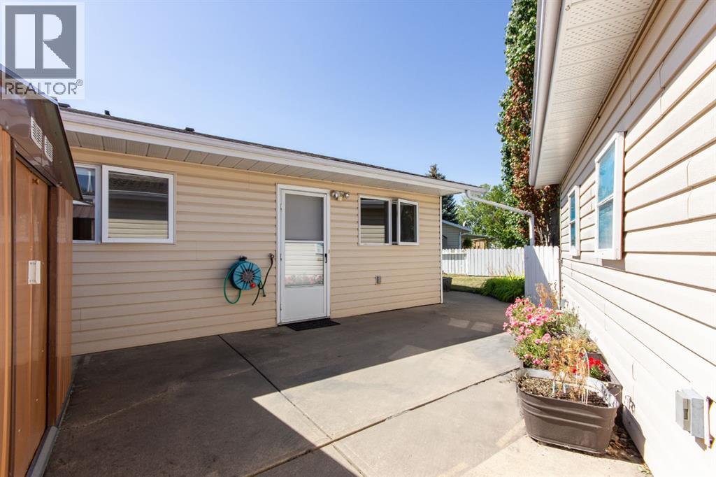 Listing photo – 22 Dale Close, Red Deer
