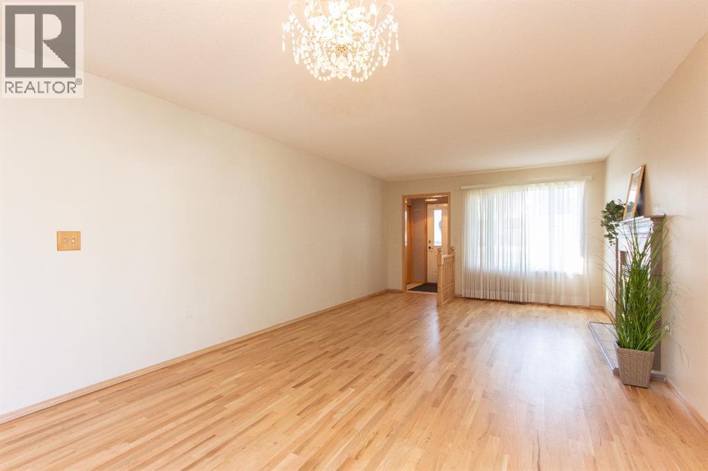Listing photo – 22 Dale Close, Red Deer