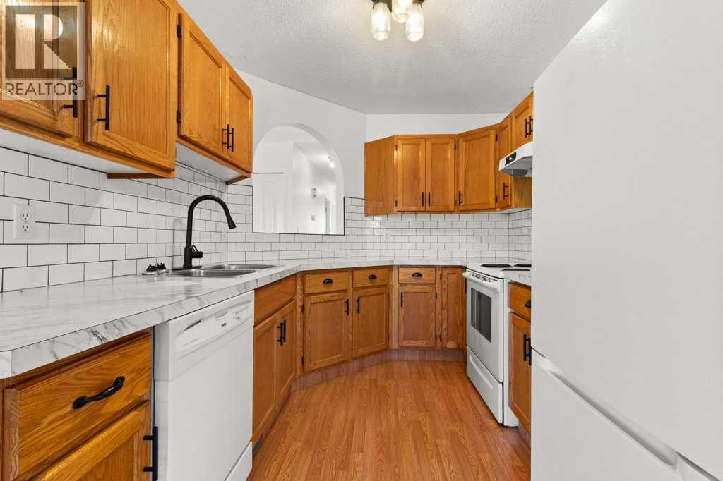 Listing photo – 33 Eggleton Street, Red Deer