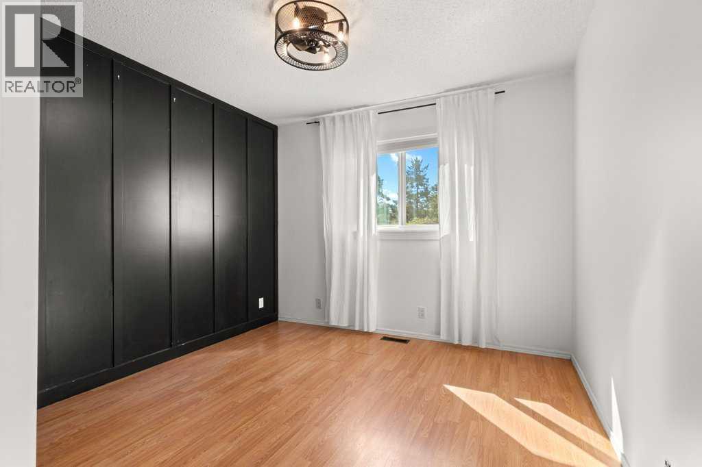 Listing photo – 33 Eggleton Street, Red Deer
