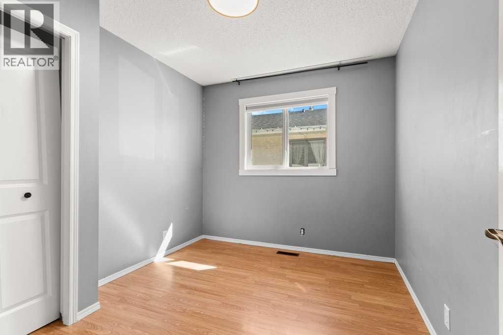 Listing photo – 33 Eggleton Street, Red Deer
