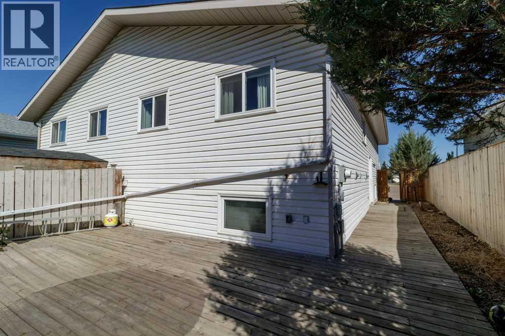 Listing photo – 33 Eggleton Street, Red Deer