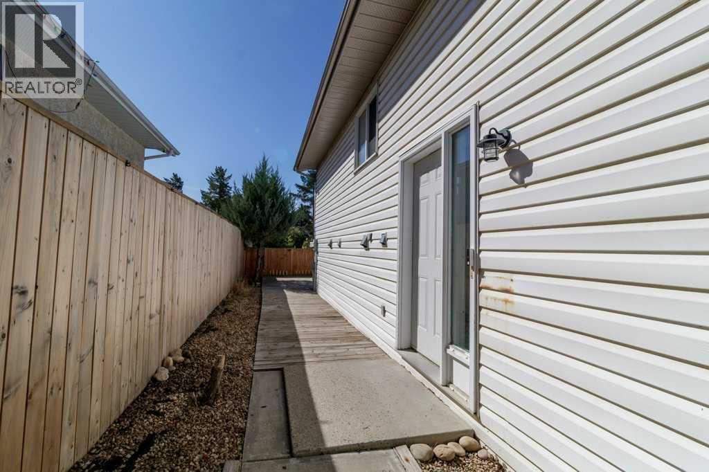Listing photo – 33 Eggleton Street, Red Deer