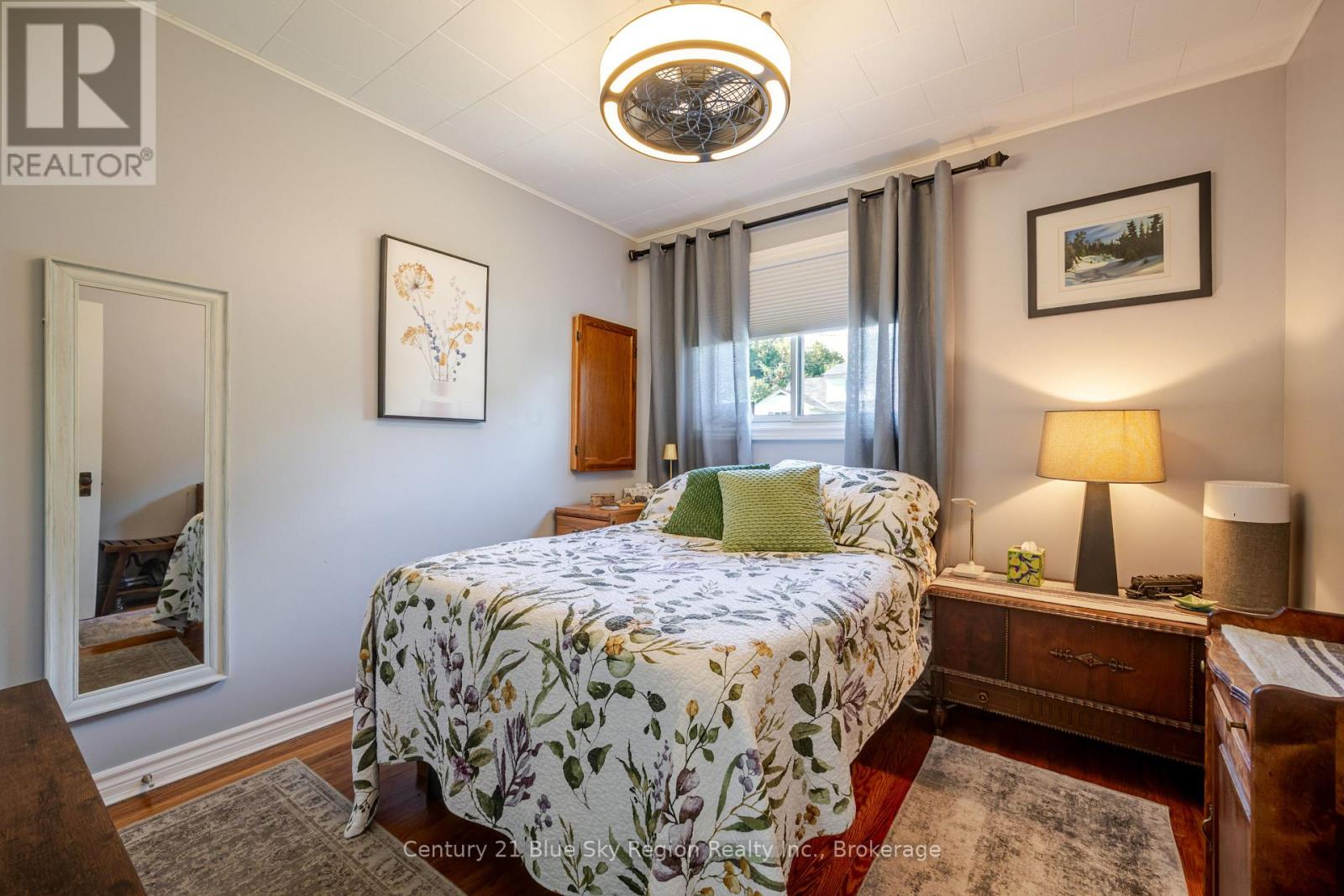 14 MACDONALD AVENUE W - 12