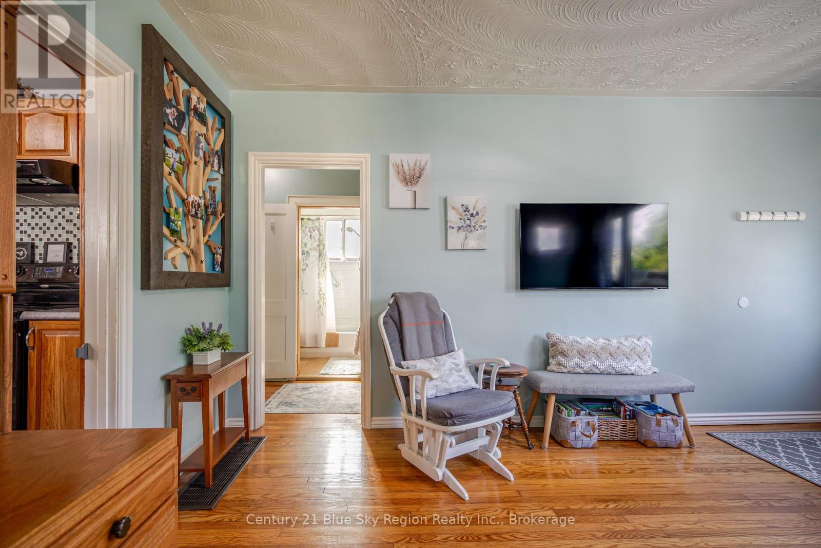 14 MACDONALD AVENUE W - Image 8