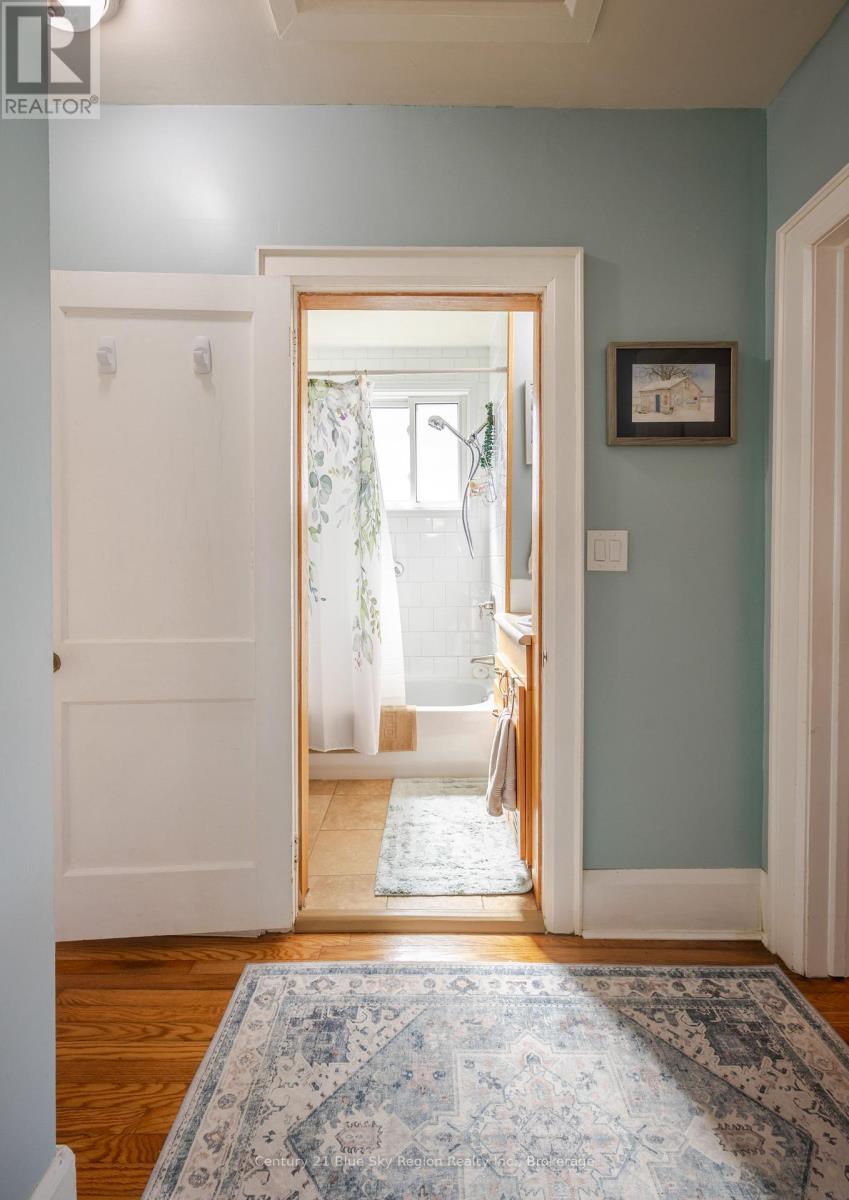 14 MACDONALD AVENUE W - Image 9