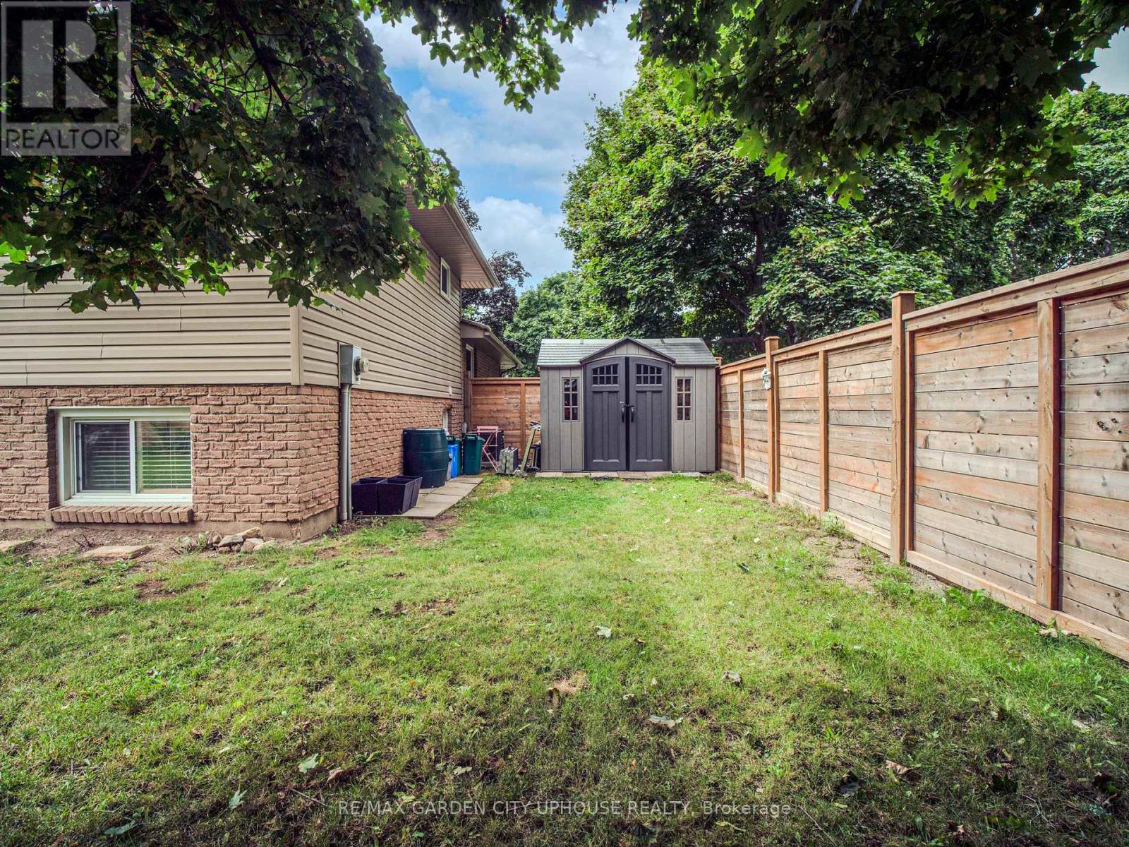 24 GREENMEADOW COURT - 23