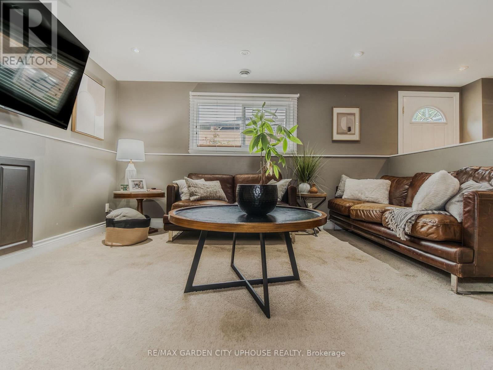 24 GREENMEADOW COURT - 14