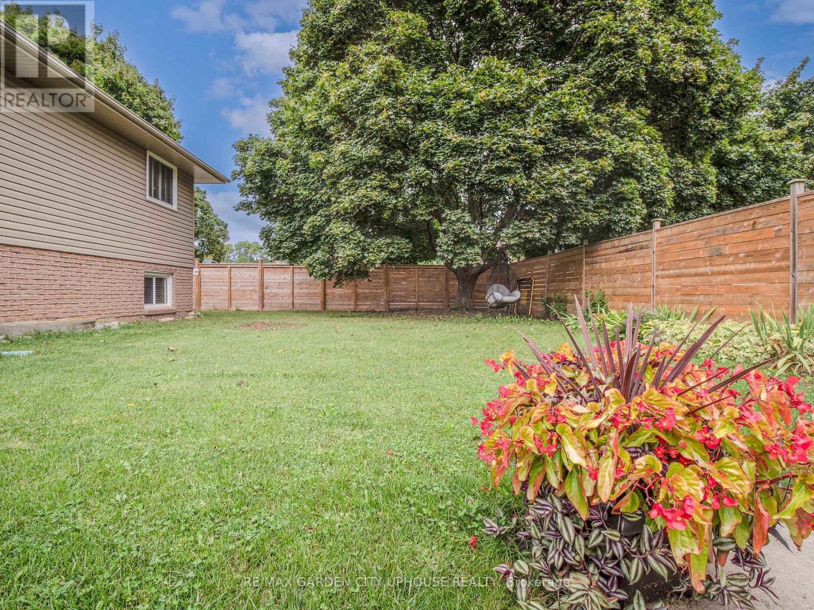 24 GREENMEADOW COURT - 22