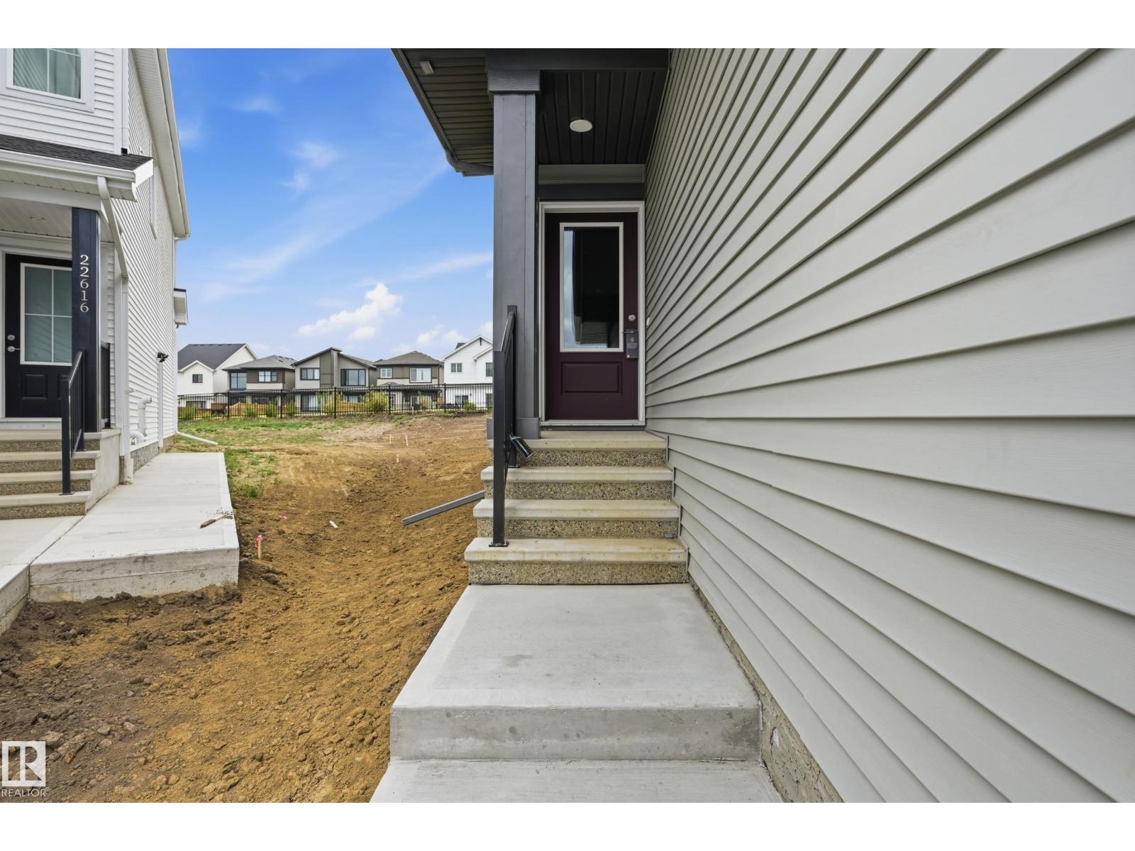 22612 89 AV NW - 2