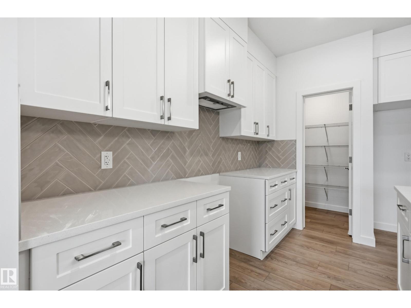 22612 89 AV NW - 7