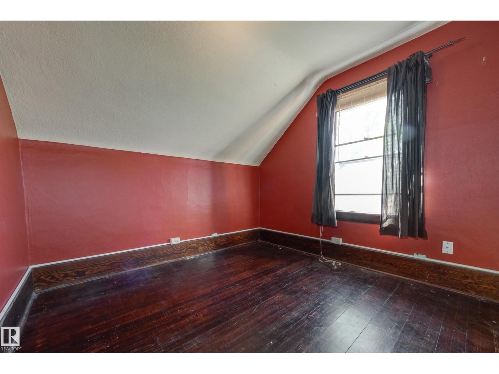 10747 UNIVERSITY AV NW - 17