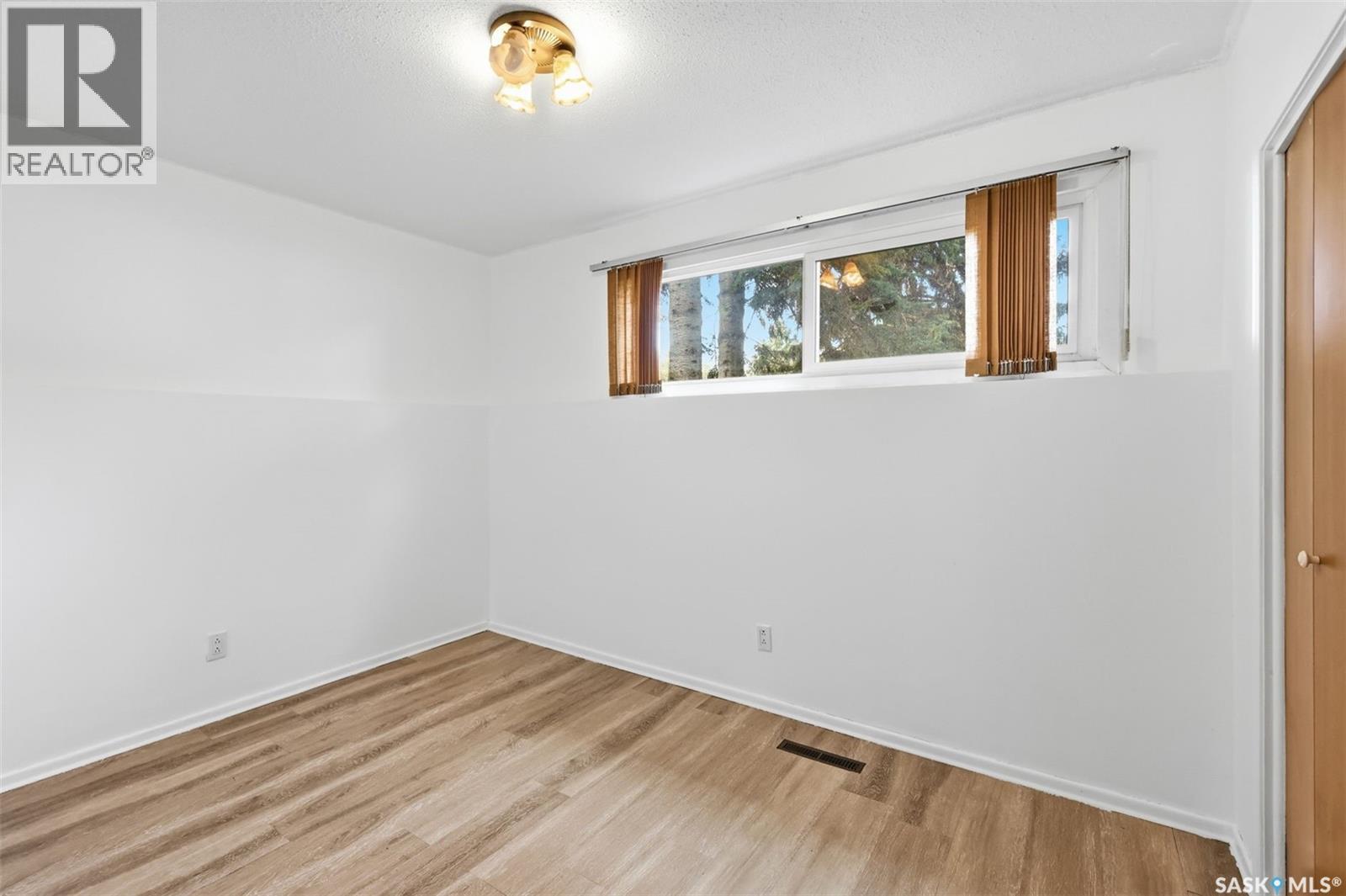 2509 Taylor STREET E - Image 26