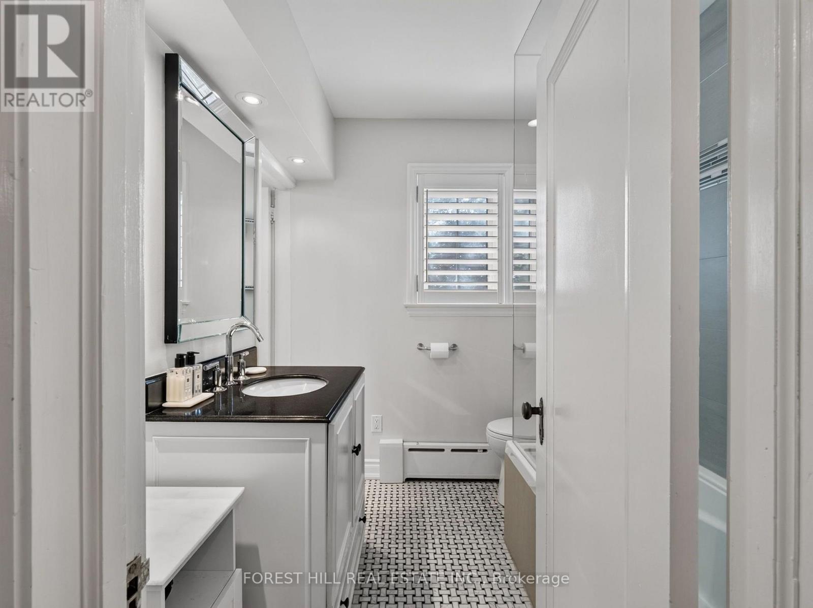 25 CASTLEWOOD ROAD - 17
