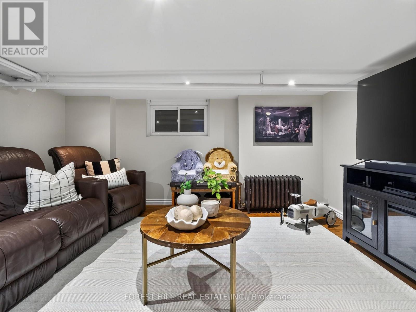 25 CASTLEWOOD ROAD - 26