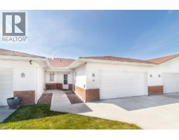 112 1885 Parkview Crescent, Kelowna