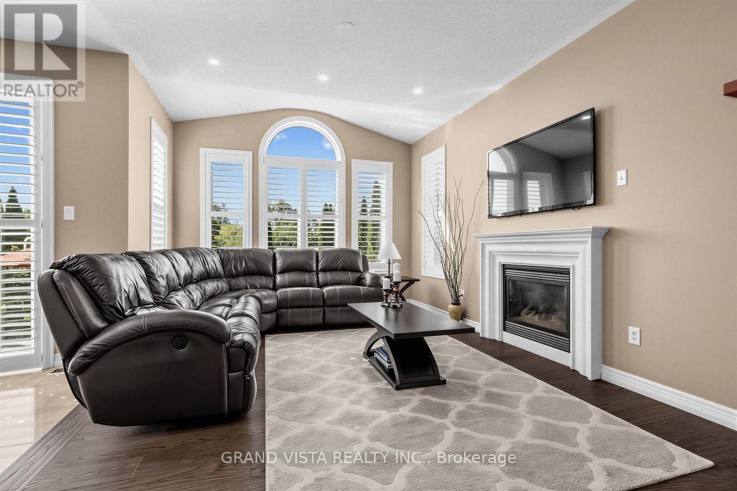 31 ROUTLEDGE DRIVE - Image 12