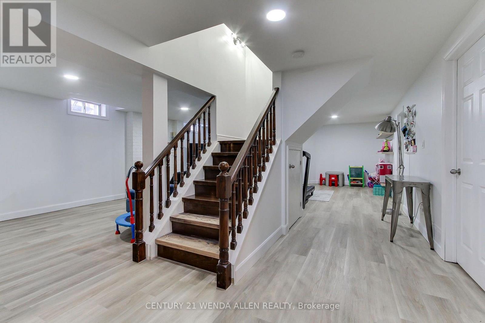 156 GWENDOLYN BOULEVARD - 30