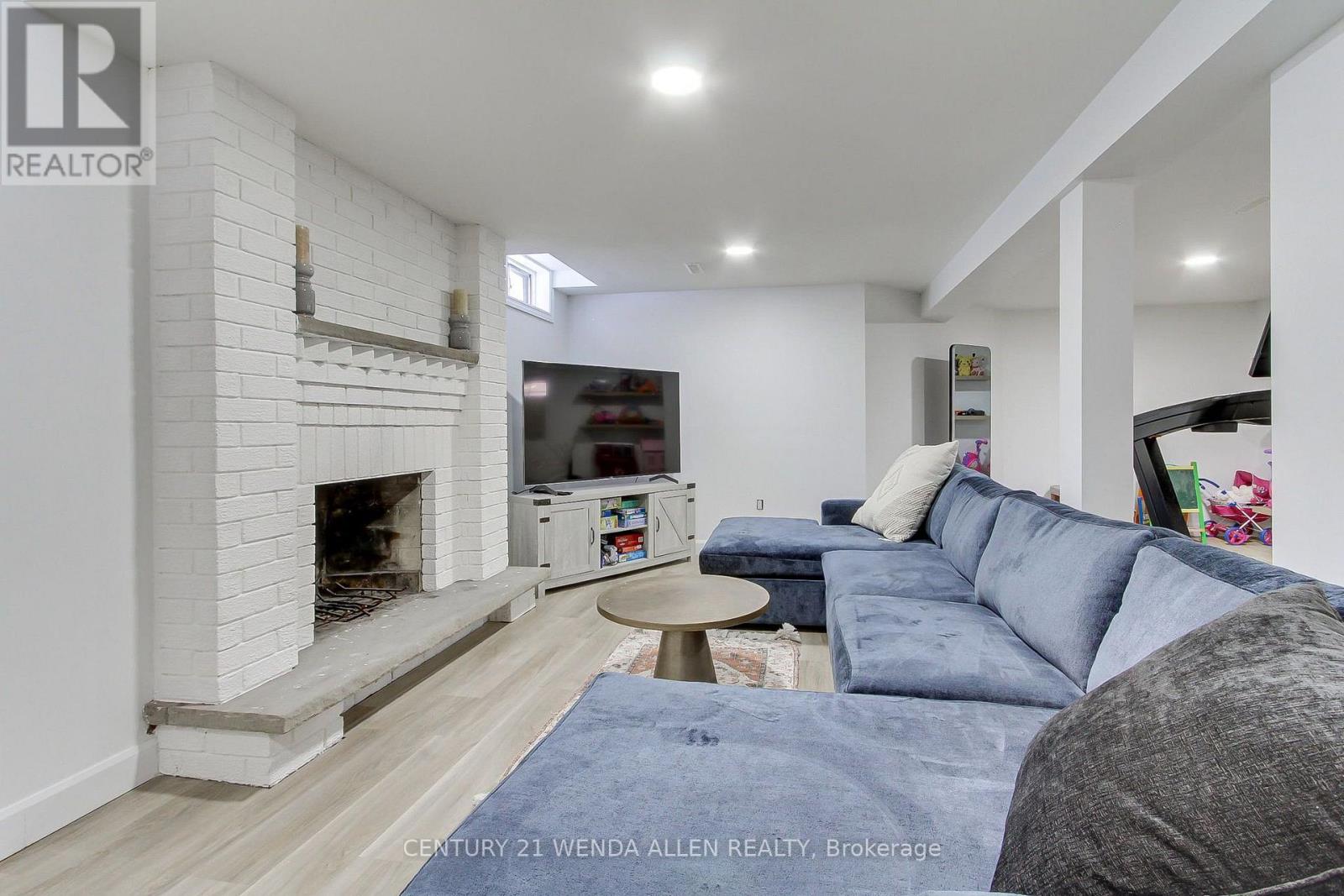 156 GWENDOLYN BOULEVARD - Image 31