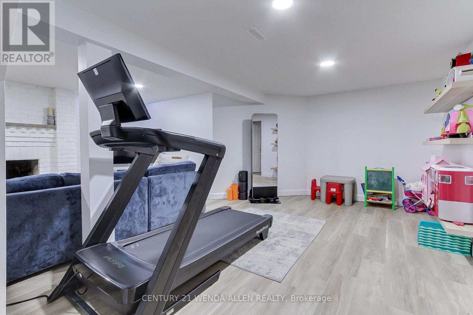 156 GWENDOLYN BOULEVARD - Image 32