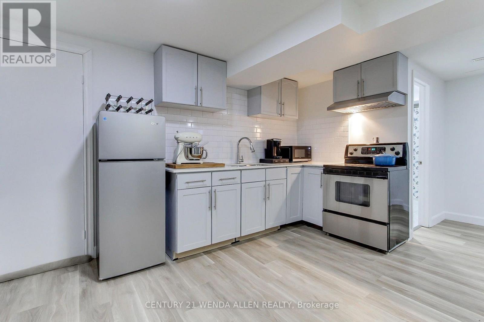 156 GWENDOLYN BOULEVARD - 33