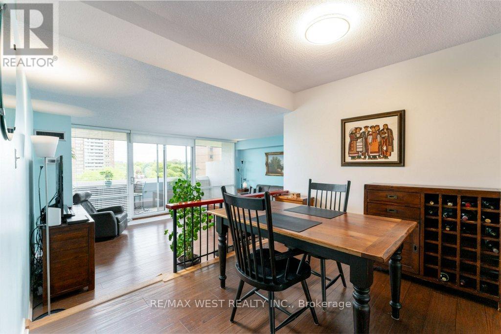 #807 240 SCARLETT ROAD - 23