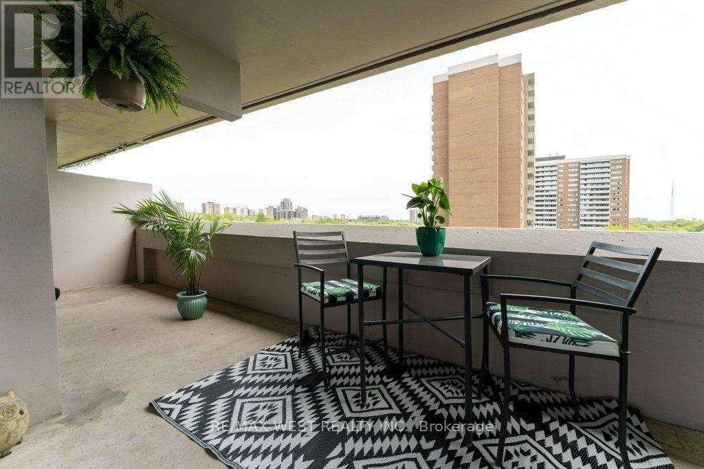 #807 240 SCARLETT ROAD - Image 27