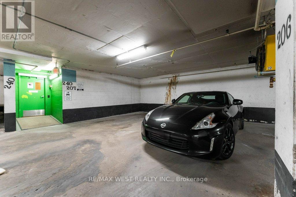 #807 240 SCARLETT ROAD - Image 34