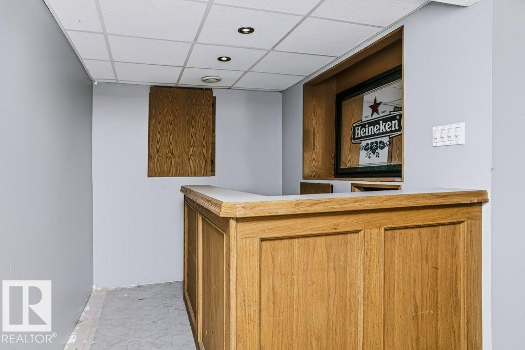 3633 44 AV NW - 25