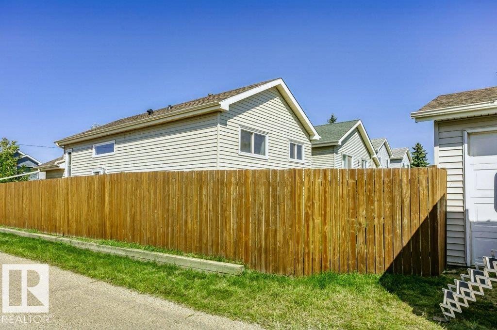 3633 44 AV NW - 35