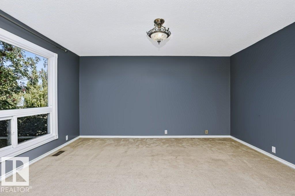 3633 44 AV NW, Kiniski Gardens, Edmonton photo 4