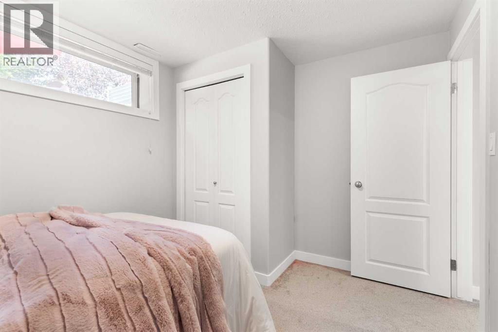 440 Spruce Way SE - 36