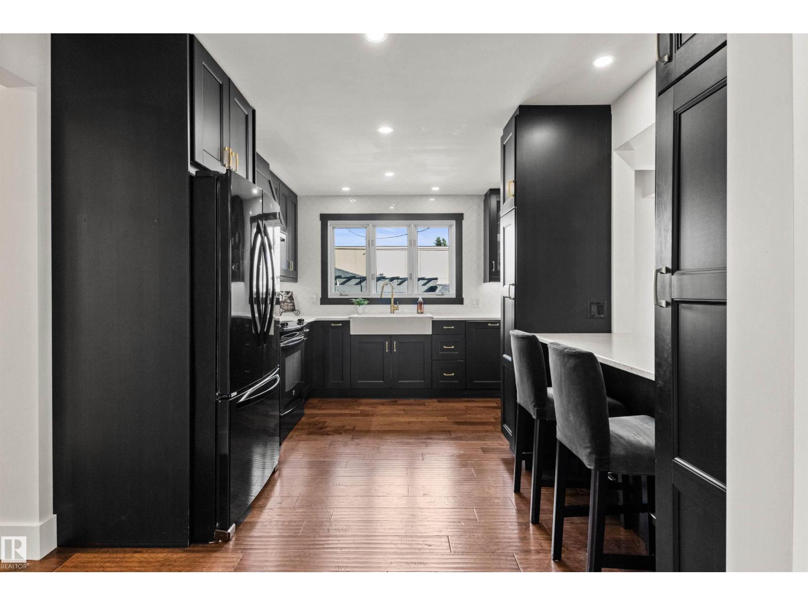7308 100 AV NW - 12