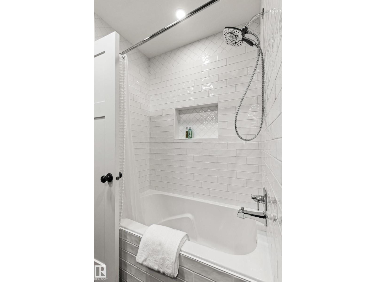 7308 100 AV NW - 25