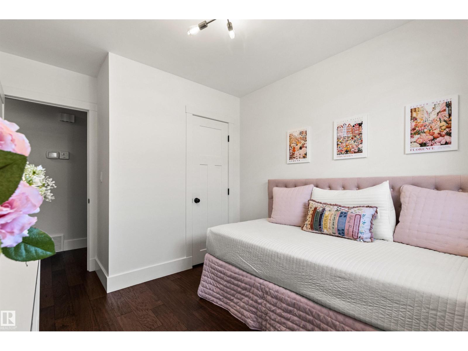 7308 100 AV NW - 27
