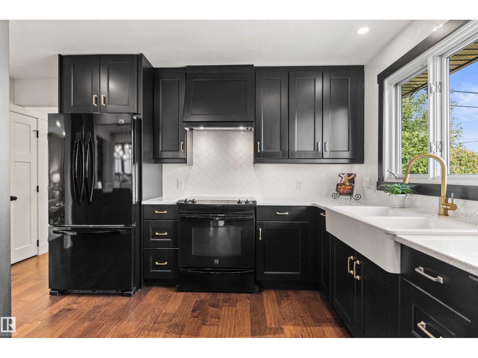 7308 100 AV NW - 14