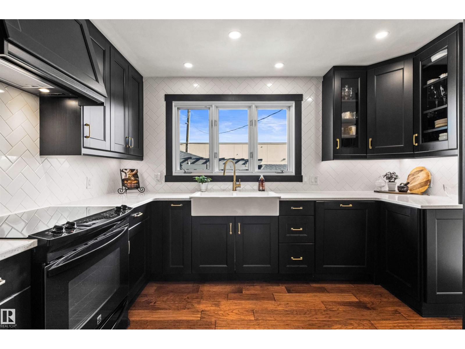 7308 100 AV NW - 13