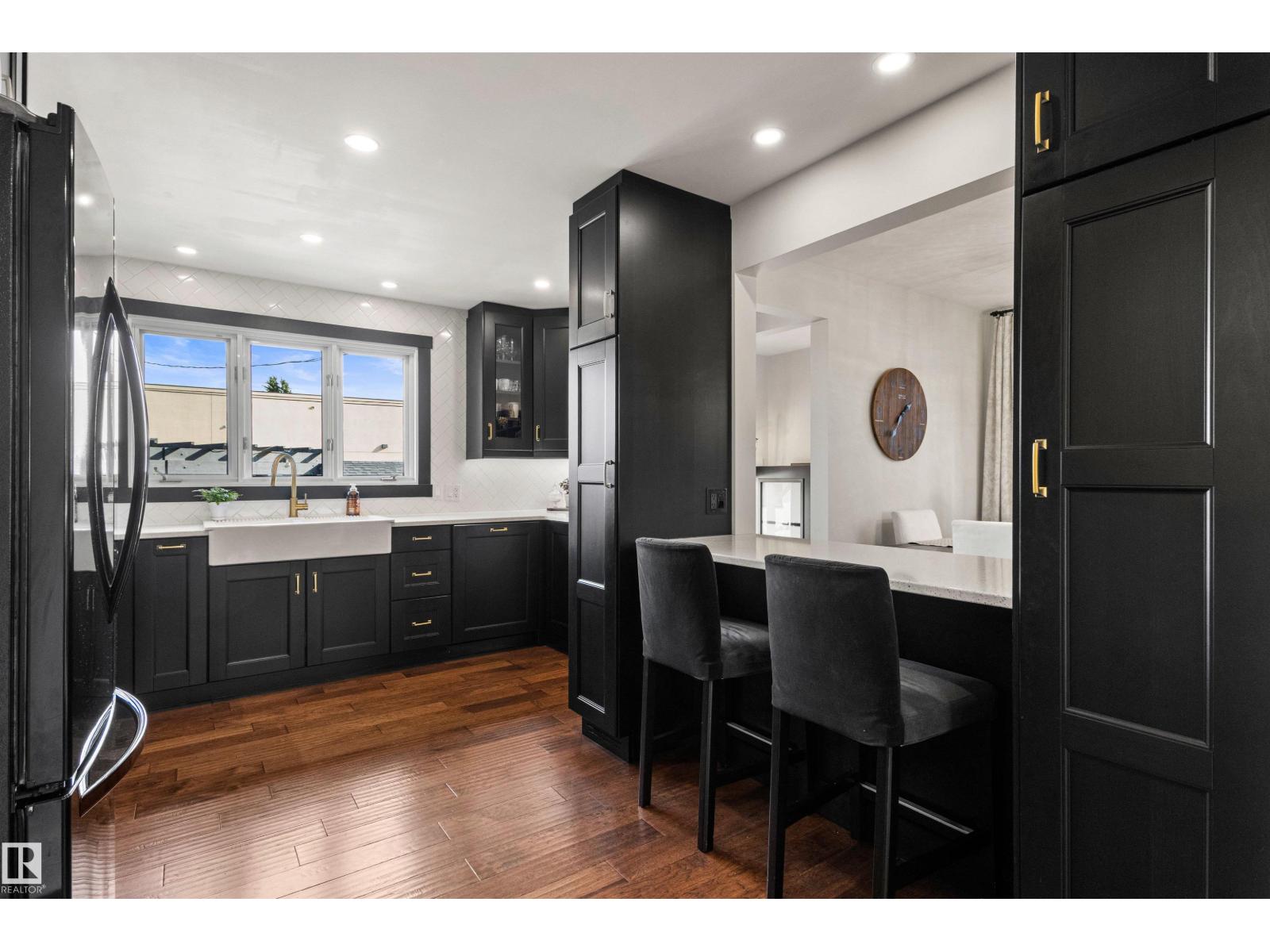 7308 100 AV NW - 18