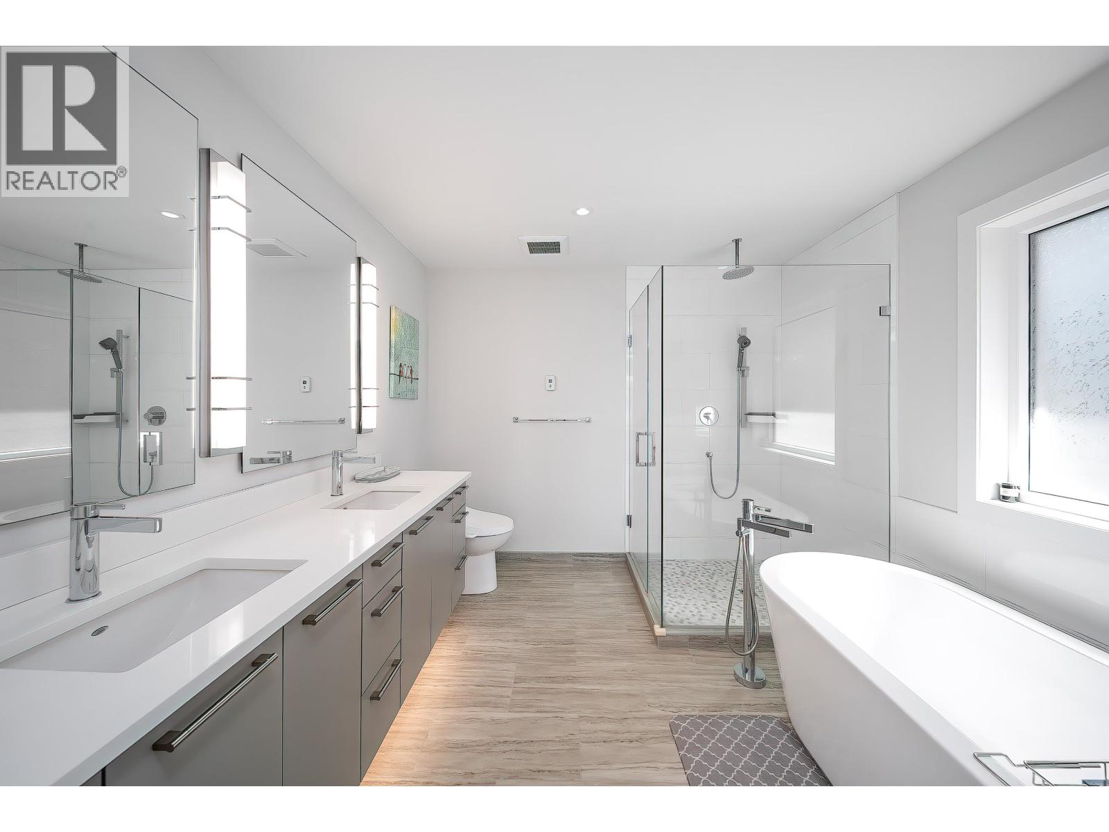 5500 52 Avenue, Ladner