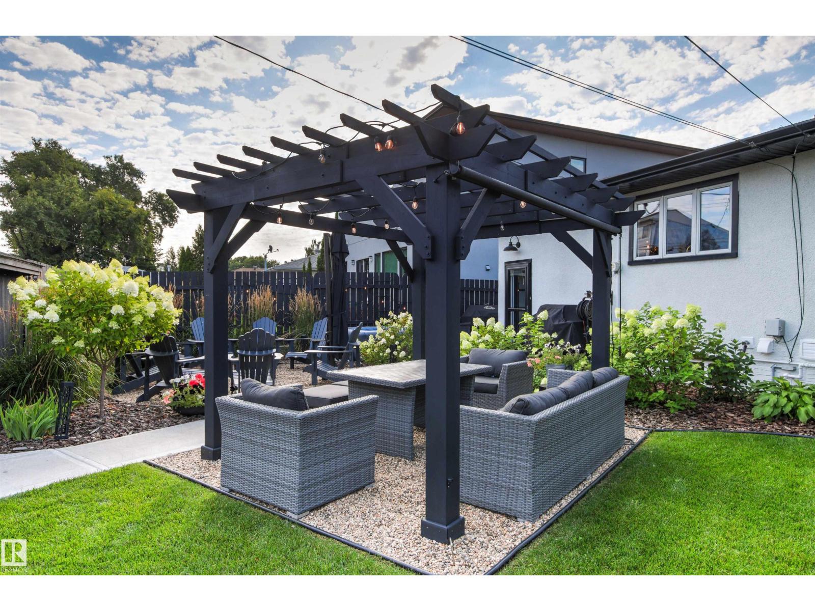 7308 100 AV NW - 54