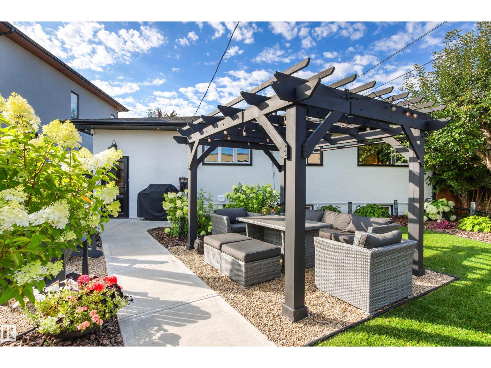 7308 100 AV NW - 53