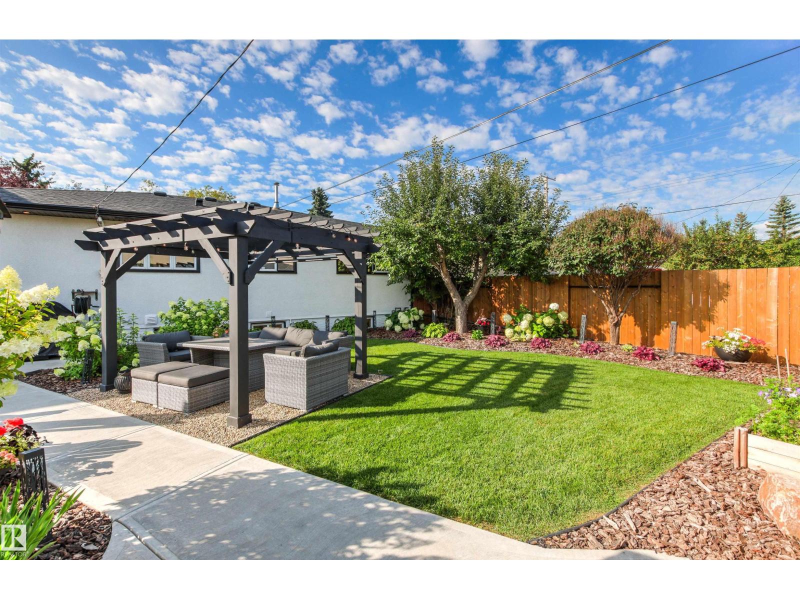 7308 100 AV NW - 52
